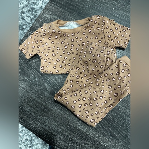 NWOT Carters 18 MO Cheetah Print PJ Set - Picture 2 of 4
